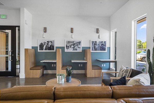 clubhouse at Rockledge Fairways Apartments
