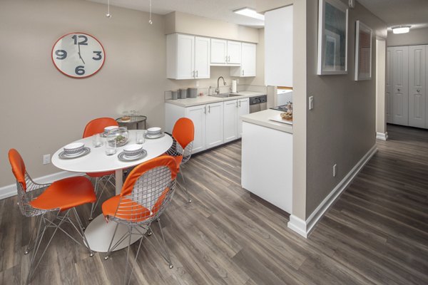 dining room at Garden Park Apartments