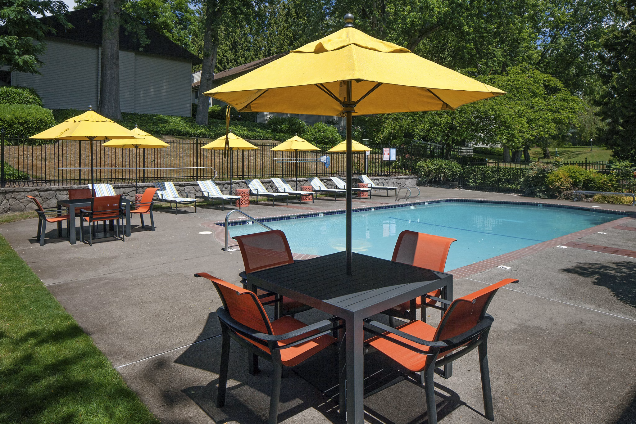 pool at Garden Park Apartments