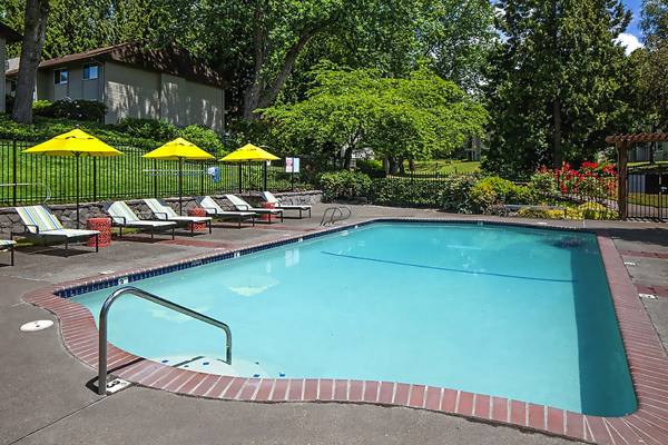 pool at Garden Park Apartments