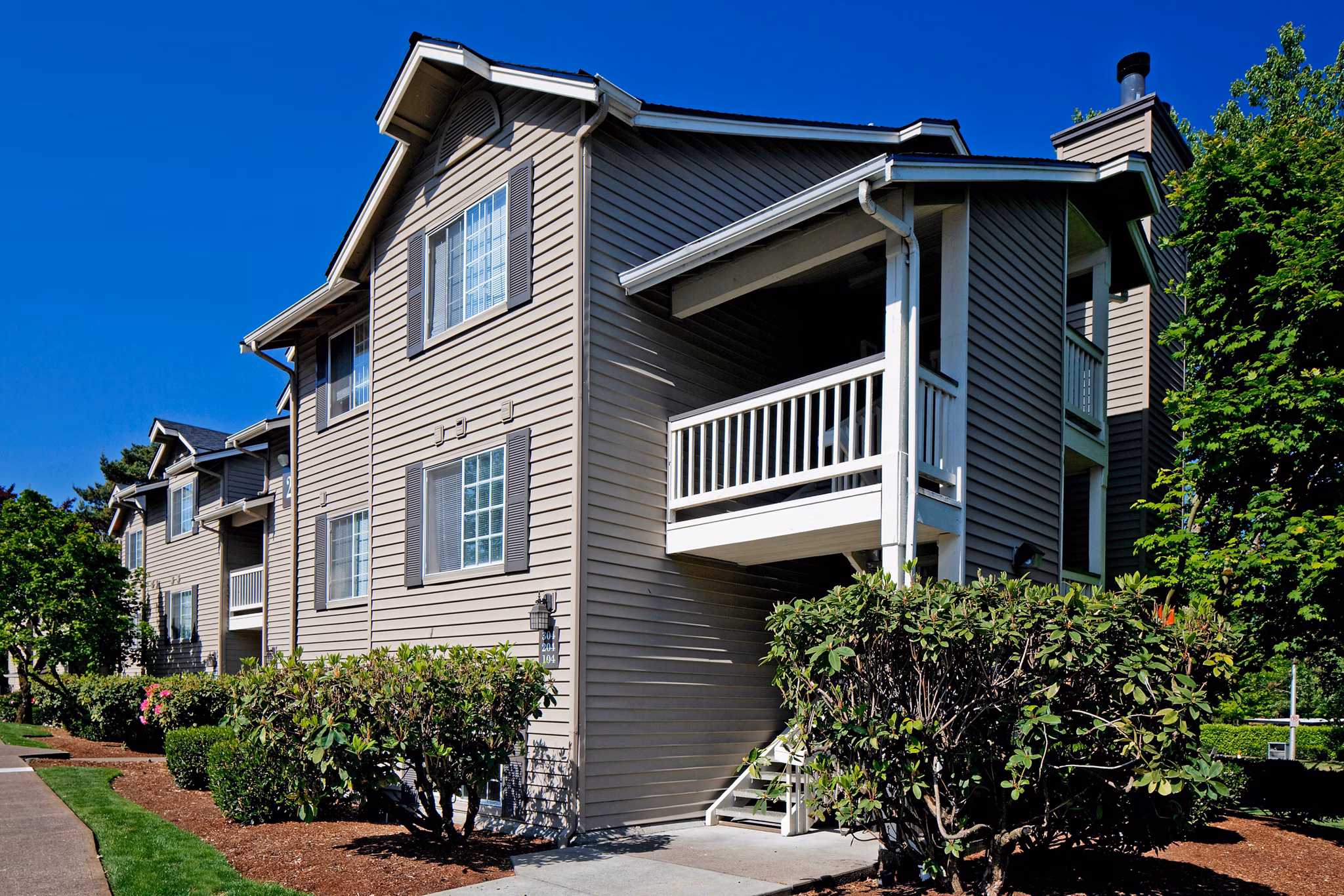 Landmark at Tanasbourne: Luxury apartment complex with landscaped exteriors in prime Beaverton location