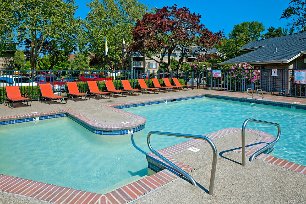 Pool at Landmark At Tanasbourne (2 of 2)