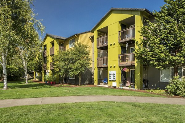 exterior at Crescent Park Apartments