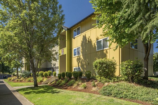 exterior at Crescent Park Apartments