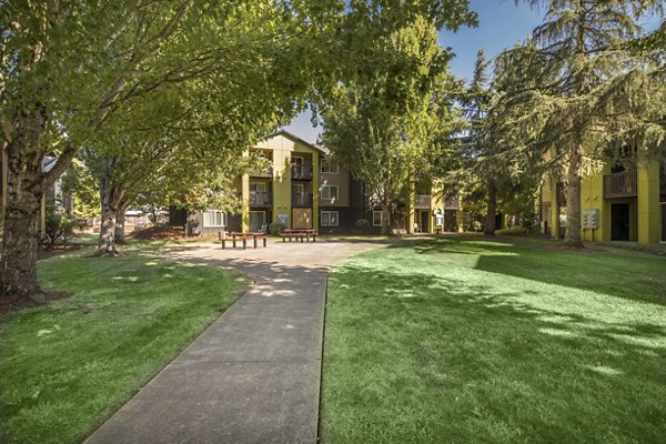 Crescent Park Apartments: Serene courtyard with landscaped gardens promoting relaxation in this luxury residential community