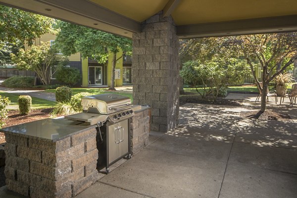 grill area at Crescent Park Apartments