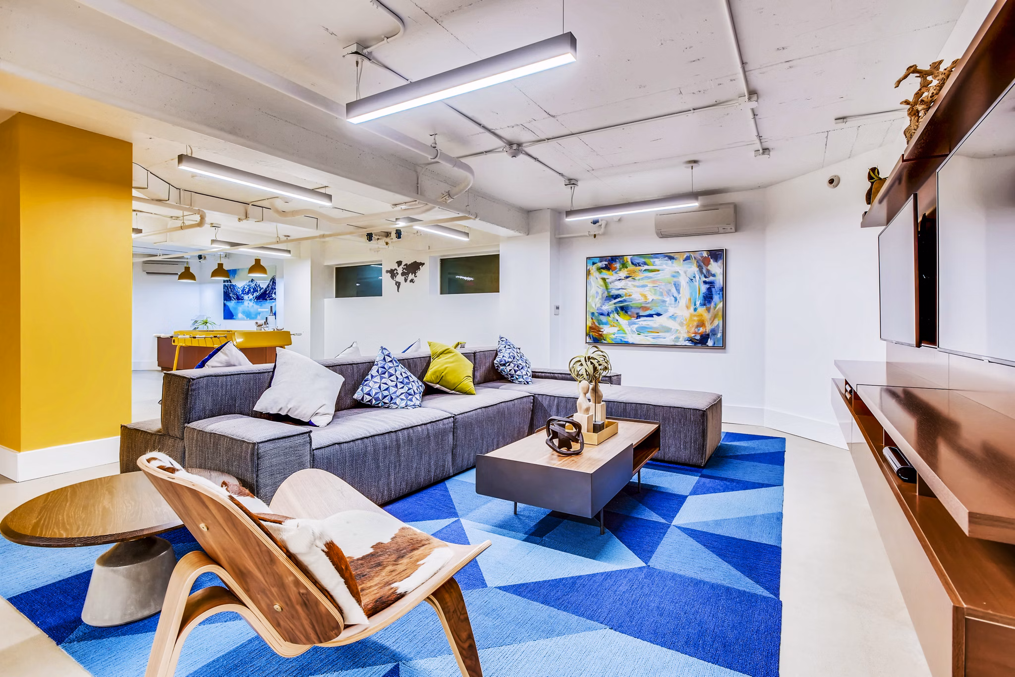 clubhouse/lobby at Park Plaza Apartments