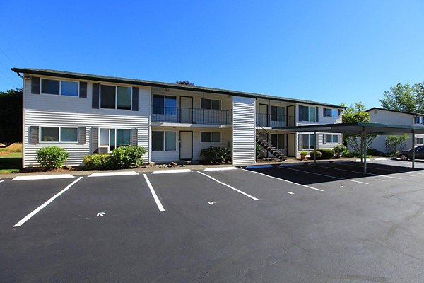 Redwood Park Apartments: Elegant mid-rise luxury apartments nestled in a serene suburban setting