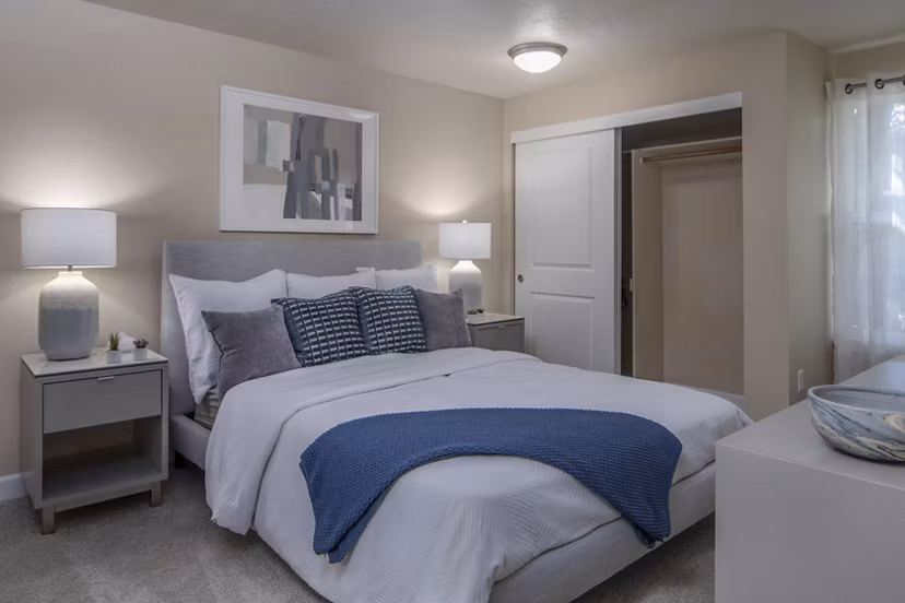 Cozy bedroom with elegant decor at Sorrento Bluff Apartments