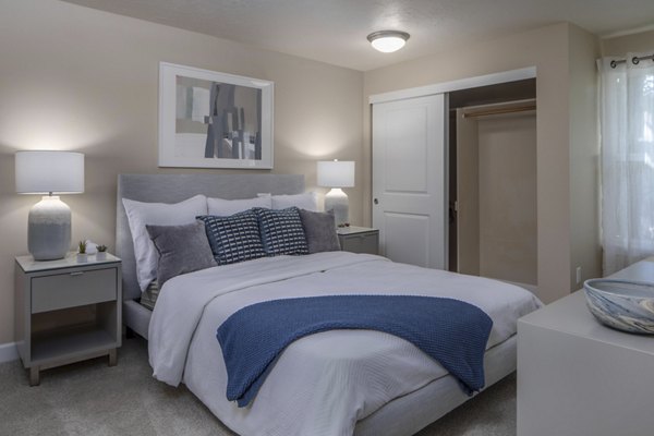 Cozy bedroom with elegant decor at Sorrento Bluff Apartments