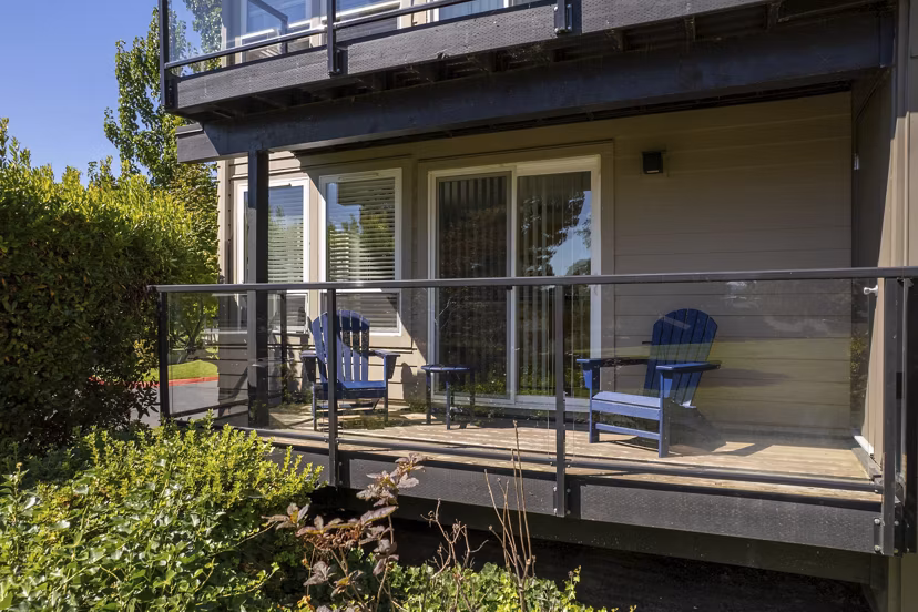 patio at Sorrento Bluff Apartments