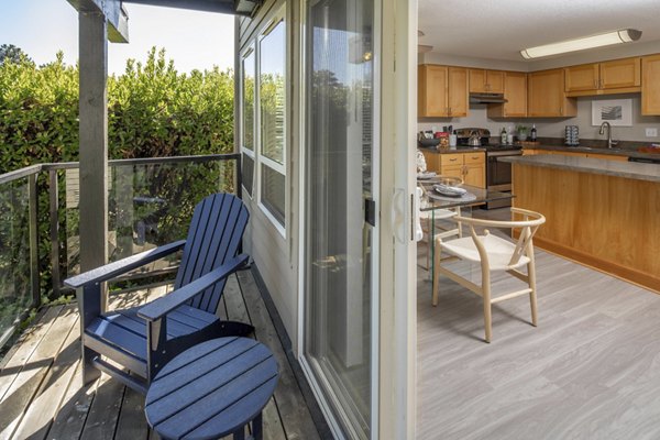 patio at Sorrento Bluff Apartments