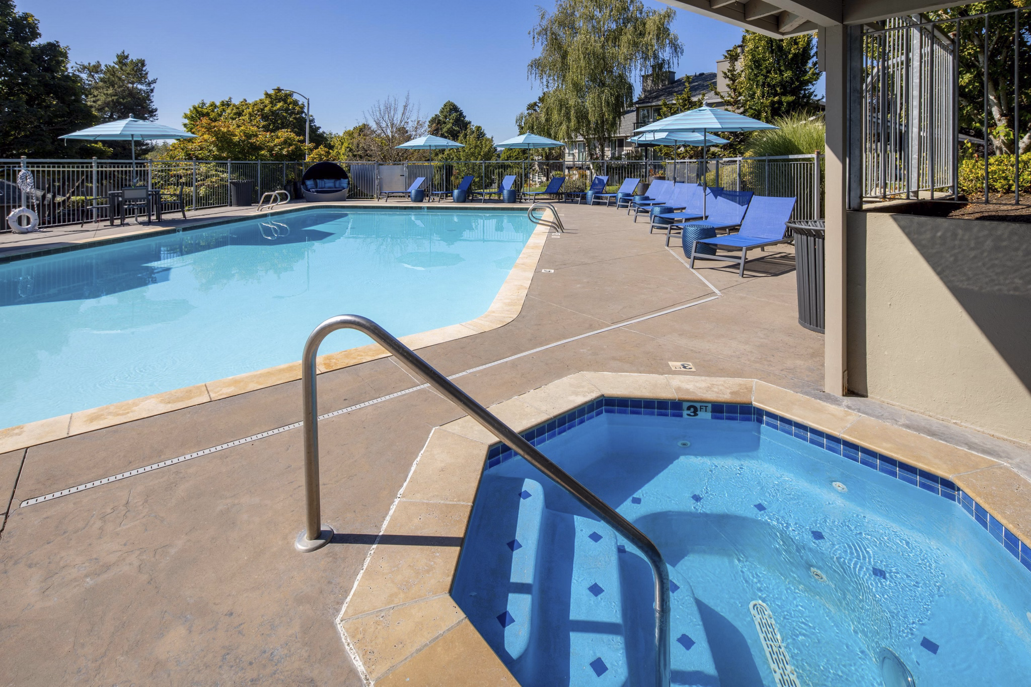 Property images of Sorrento Bluff Apartments