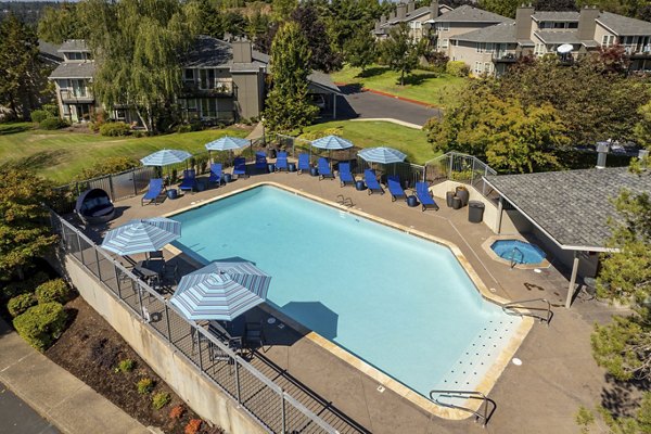 pool at Sorrento Bluff Apartments