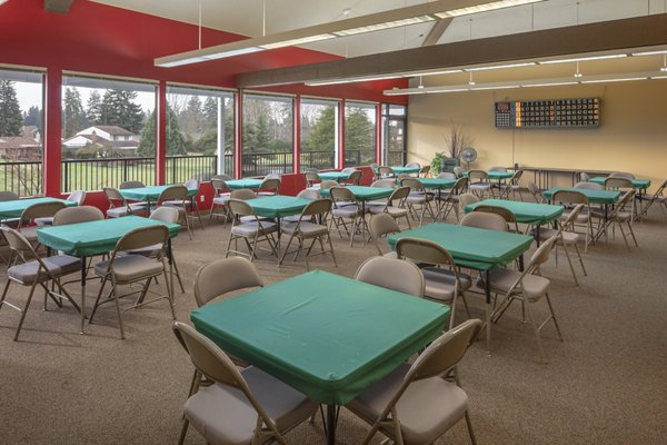 Modern meeting facility with ergonomic seating at Summerfield Apartments, ideal for luxury business gatherings and events