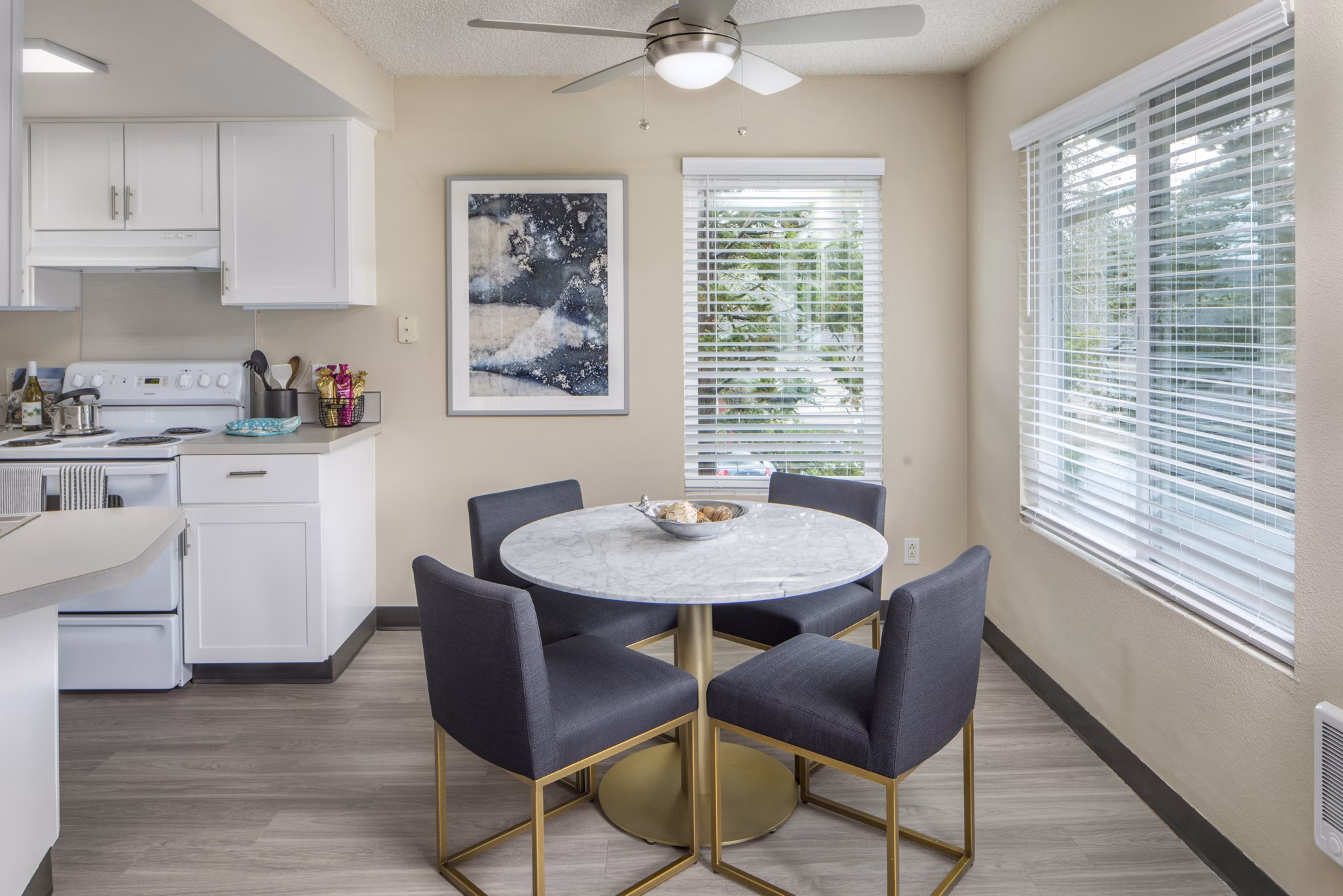 Dining area with modern decor at Summerfield Apartments