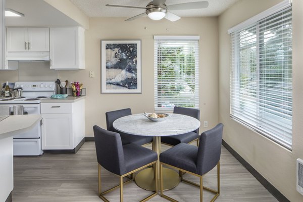 dining area at Summerfield Apartments