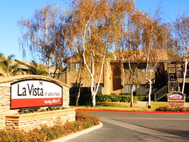 La Vista Apartments: Stylish urban of modern luxury apartments in city setting