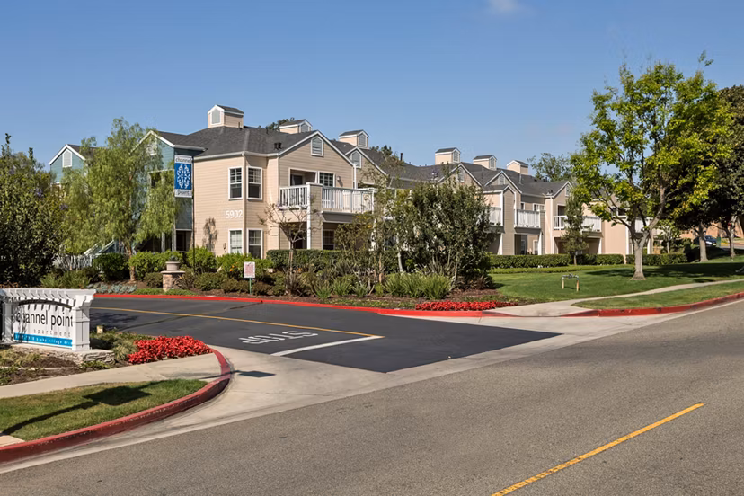 Channel Point Apartments: Modern luxury apartment near waterfront