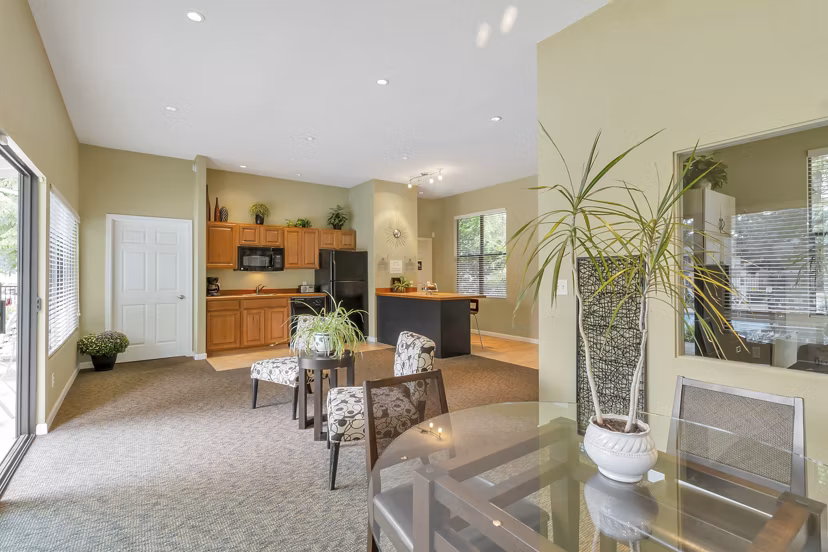 living room at Bellepark East Apartments 