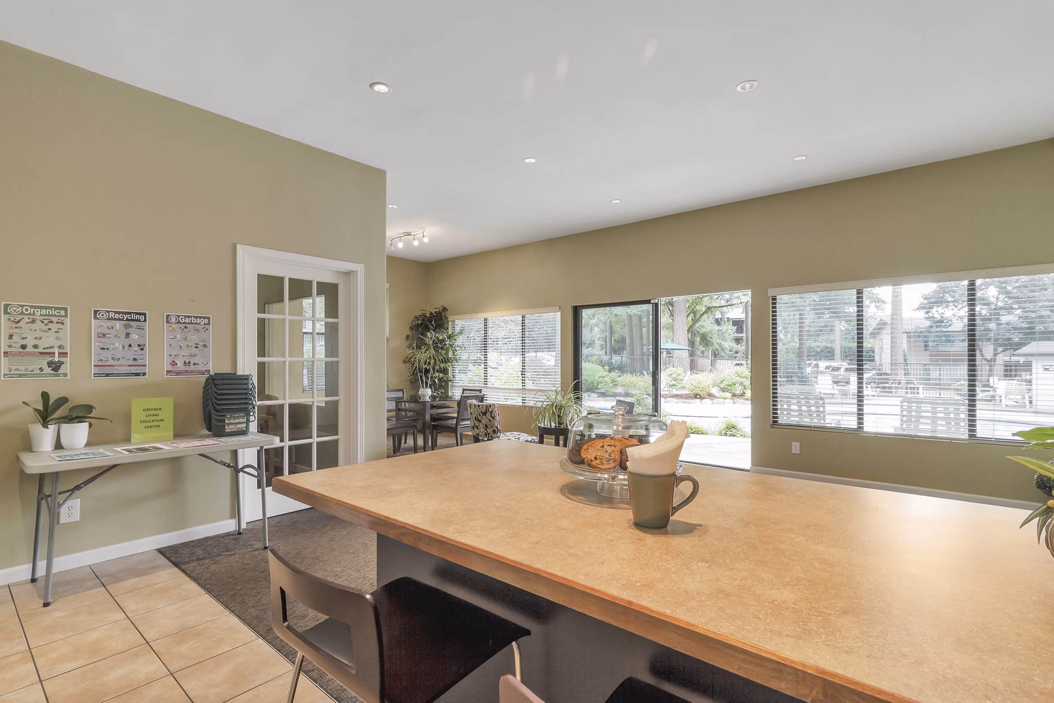 living room at Bellepark East Apartments 