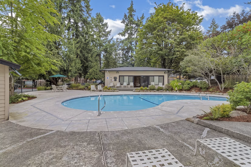pool at Bellepark East Apartments 
