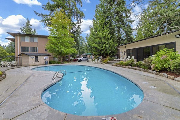 pool at Bellepark East Apartments 