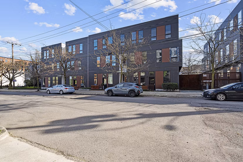 building at Franklin Ide Apartments