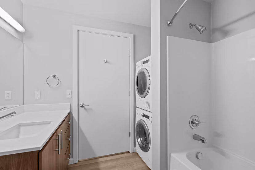 bathroom at Franklin Ide Apartments