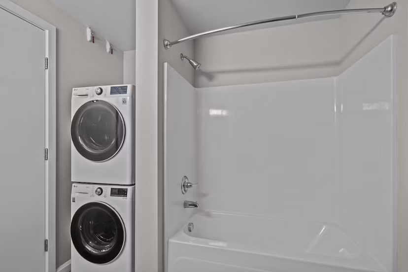 bathroom at Franklin Ide Apartments