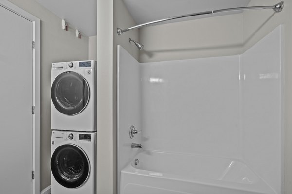 bathroom at Franklin Ide Apartments