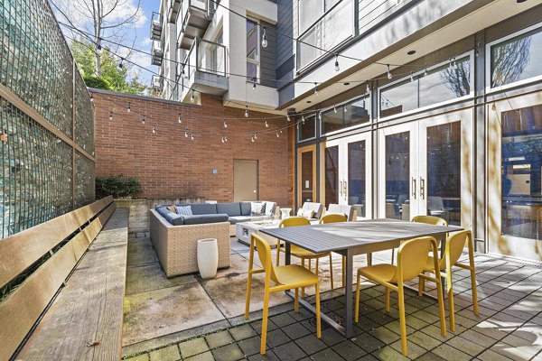 grill area at Franklin Ide Apartments