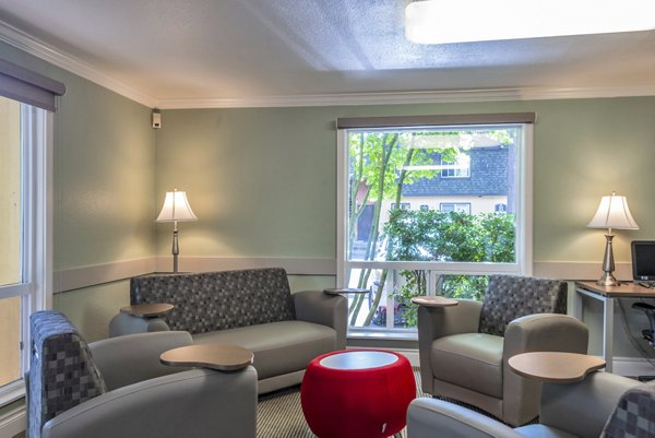 clubhouse at Woodside East Apartments 