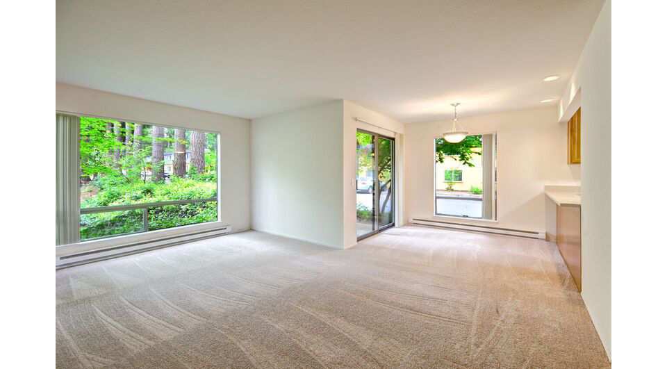 living room at Woodside East Apartments 