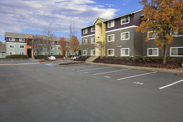 exterior at Creekside Apartments