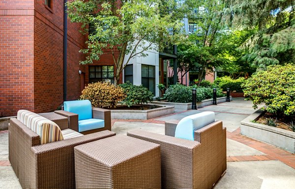 patio area at Kearney Plaza Apartments