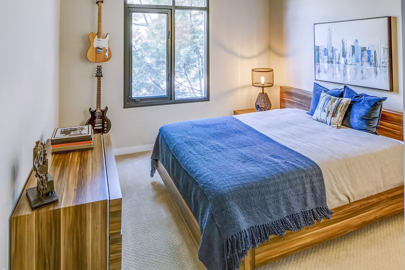 Cozy bedroom with modern decor in Levare Apartments