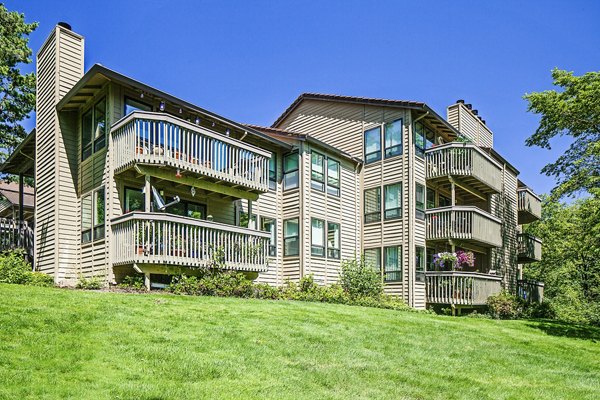 exterior at Parkridge Apartments