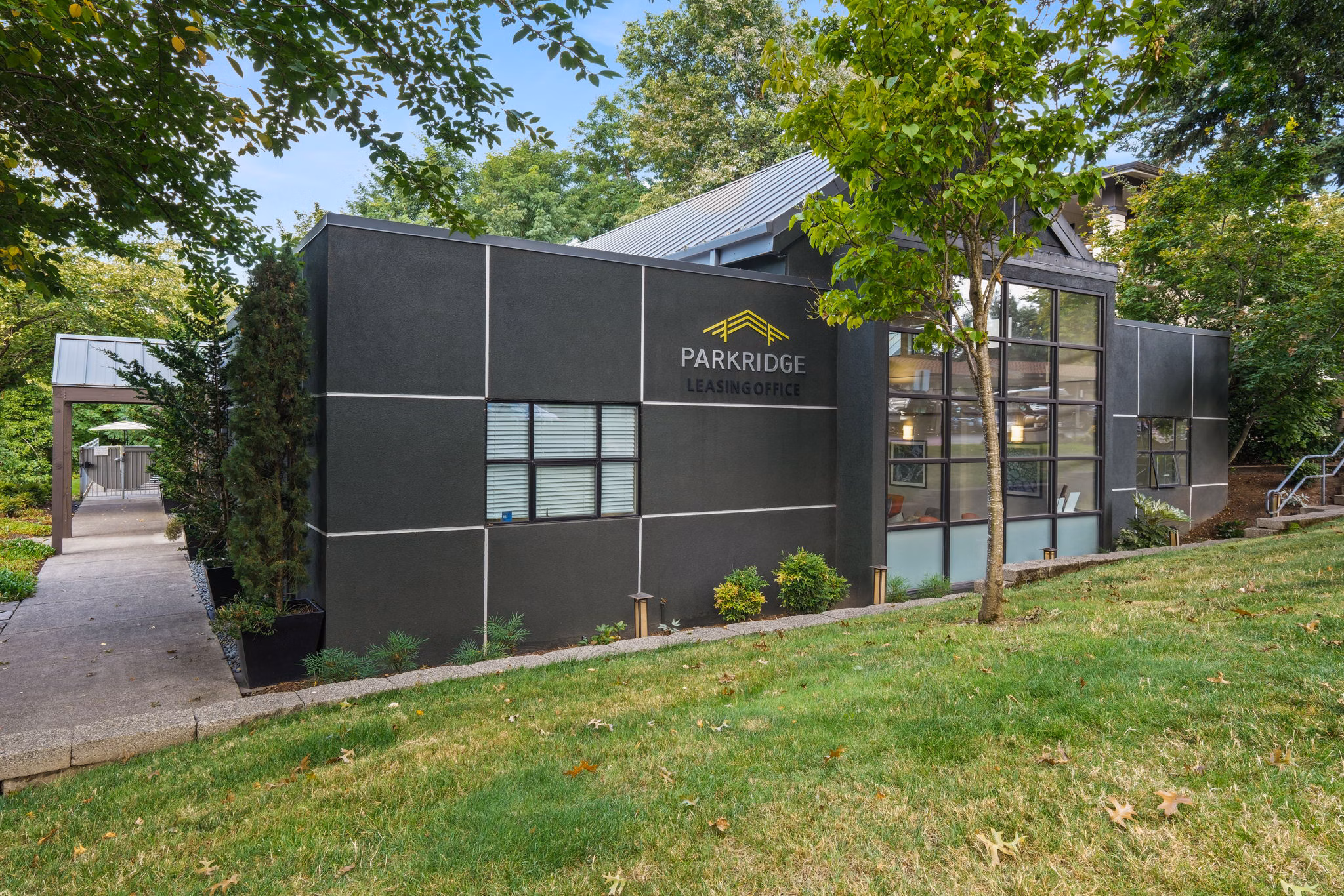 building at Parkridge I Apartments