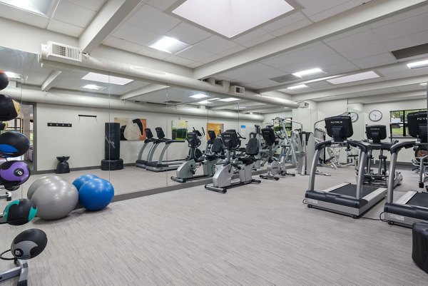 fitness center at Parkridge I Apartments