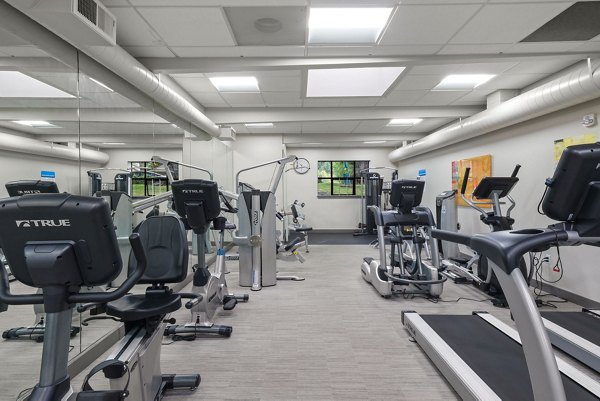 fitness center at Parkridge I Apartments