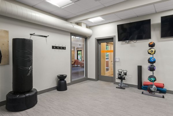 fitness center at Parkridge I Apartments
