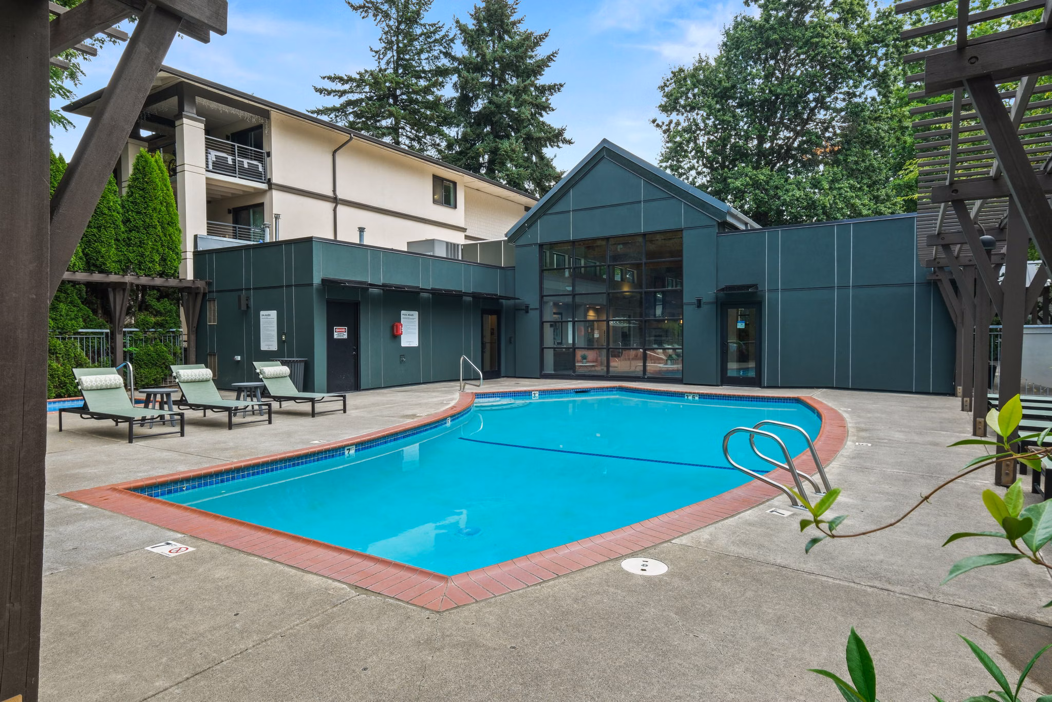 pool at Parkridge I Apartments