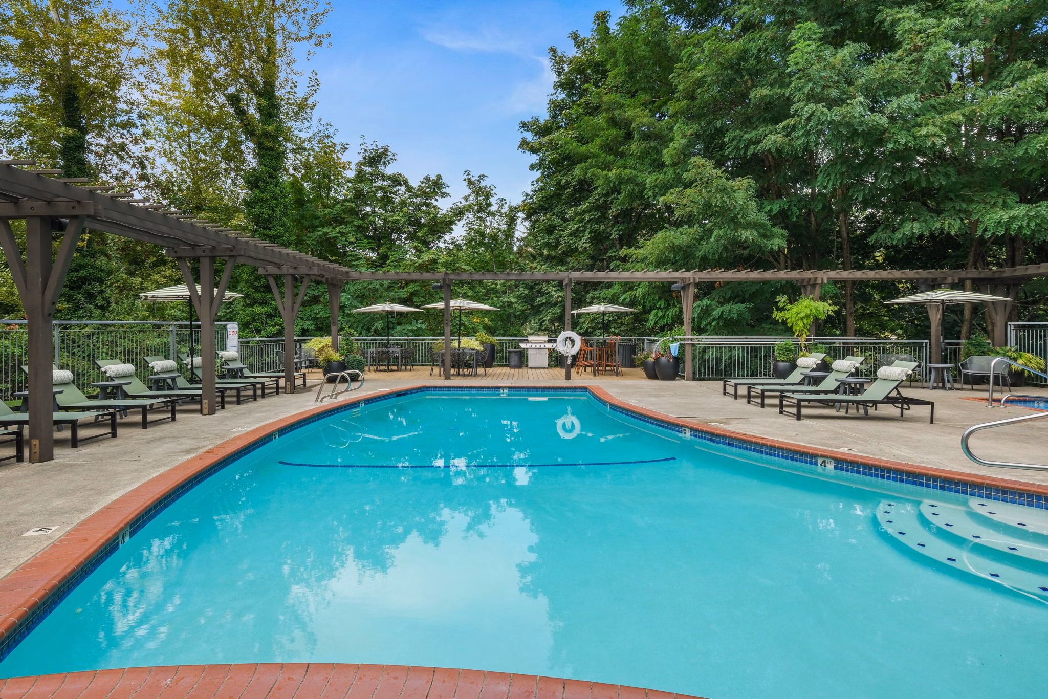 pool at Parkridge I Apartments