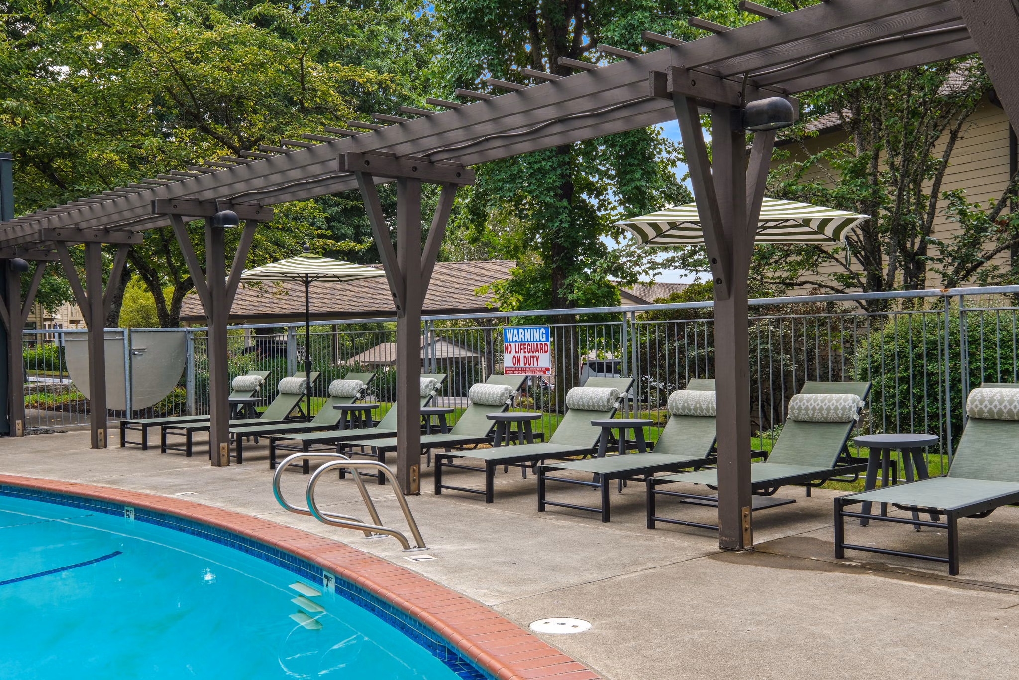 pool at Parkridge I Apartments