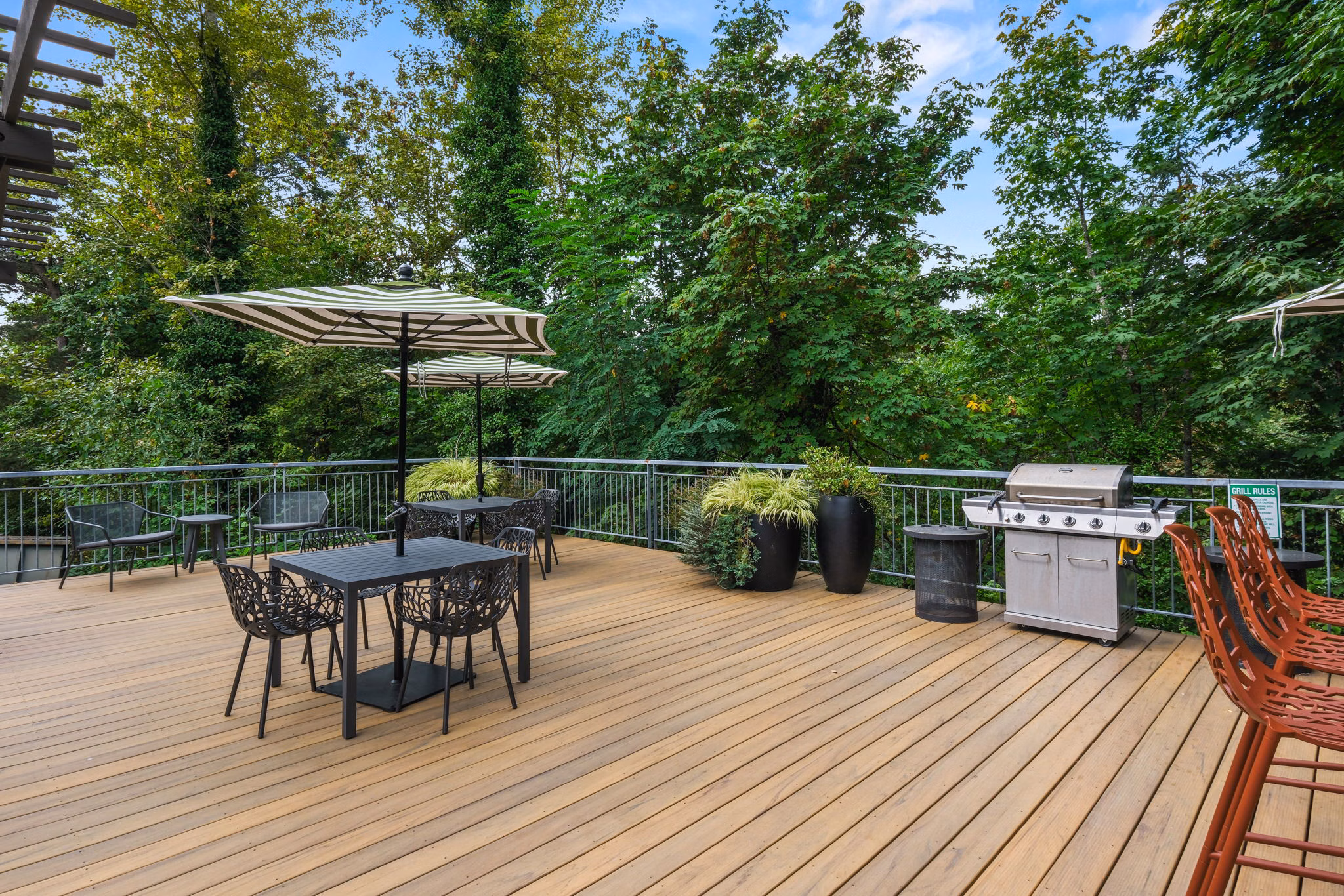 grill area at Parkridge I Apartments