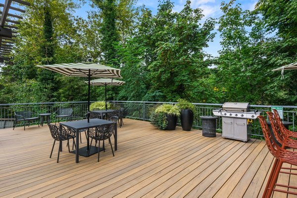 grill area at Parkridge I Apartments