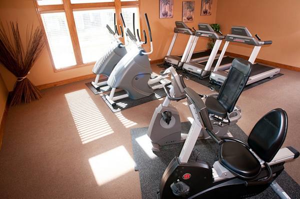 fitness center at Prairie Hills Apartments