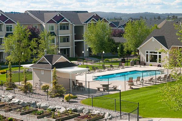 pool at Prairie Hills Apartments