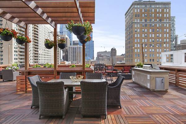  rooftop deck at AQ Rittenhouse Apartments
